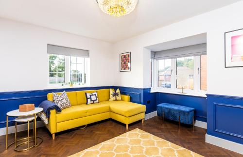 Χώρος καθιστικού στο Tilehurst Cottage - Modern 3beds -3 baths- 20 min from Legoland-Ascot-Windsor