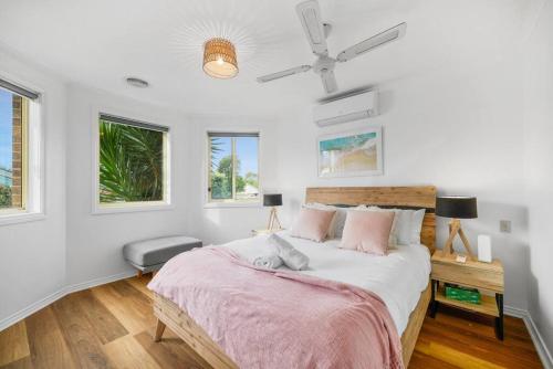 Ένα ή περισσότερα κρεβάτια σε δωμάτιο στο Highgrove Pool House