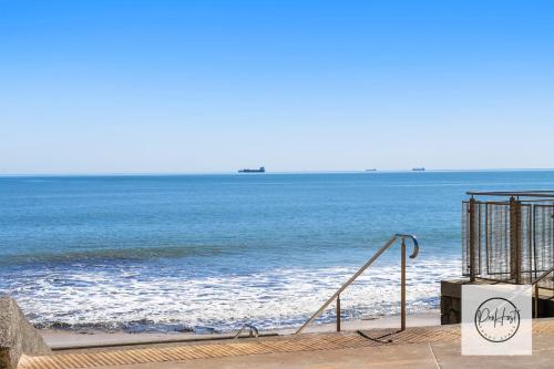 a view of the ocean from the beach at Beachside Retreat in Bunbury
