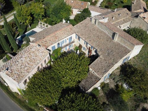 an overhead view of a large house with roofs at La Maison de Piolon in Beaumont-du-Ventoux