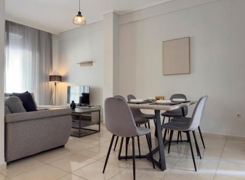 Matrozou Spacious 95sqm apt in Koukaki