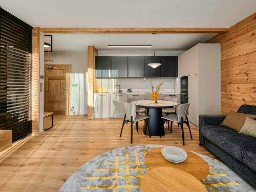 YQ Apartments - Brand new - Top materials - Free parking