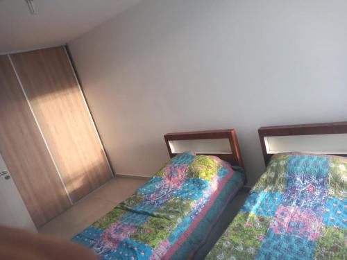 two beds sitting next to each other in a room at Bell Ville Alojamientos in Bell Ville