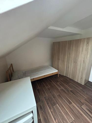Katil atau katil-katil dalam bilik di 2-Rent Group Hostel Rooms&Apartments GKP2