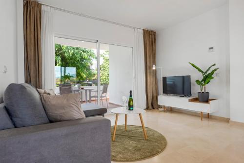 Panoramic Sea View Apartment with Pool