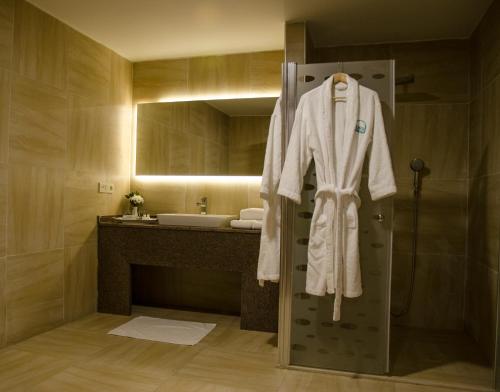 Ett badrum på Hotel Tilmen