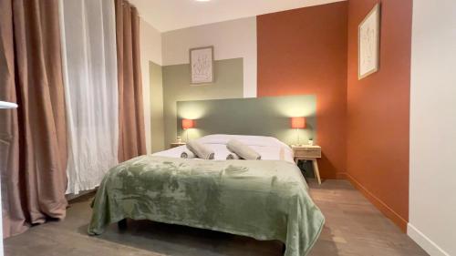 Postel nebo postele na pokoji v ubytování Les Vignes - T2 cosy, calme, excentré