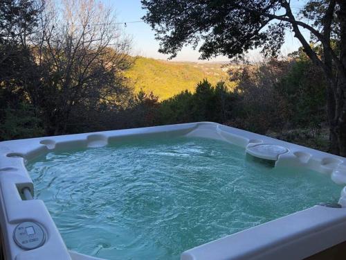 a jacuzzi tub in the middle of a yard at Casa Vista Chula - Lake Travis - Hot Tub in Buffalo Gap