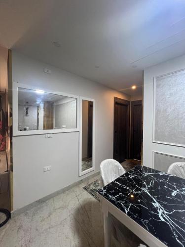Φωτογραφία από το άλμπουμ του Apartment in Pearl Pyramids Compound σε Ghaţāţī
