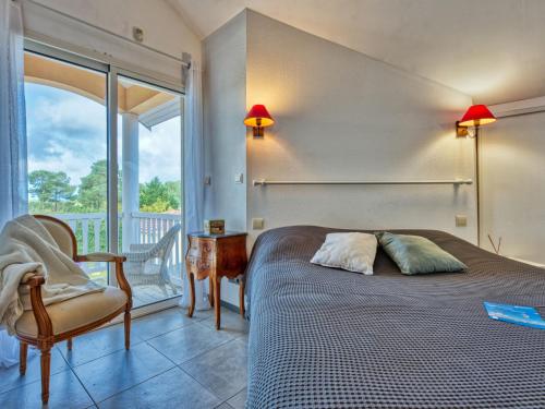 En eller flere senge i et værelse på Holiday Home Eden Parc by Interhome