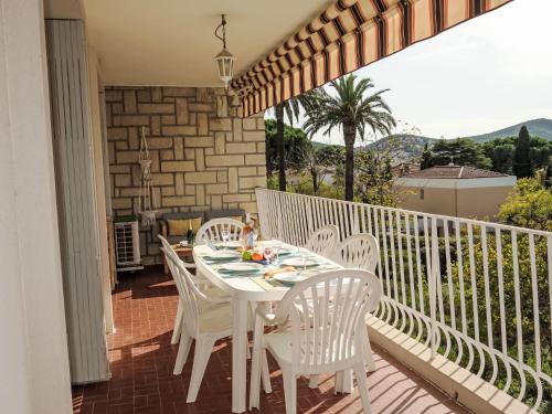 Apartment Les Palmiers-3 by Interhome