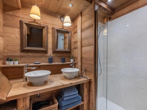 a bathroom with two sinks and a shower at Nid douillet au cœur de Megeve in Megève