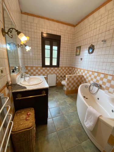 a bathroom with a tub and a sink and a bath tub at Casa Santa María by CasaTuristica in Ronda