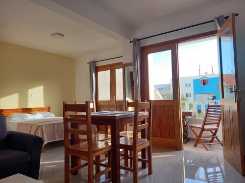 a room with a table and chairs and a bedroom at One cozy bedroom - Studio in Santa Maria in Santa Maria