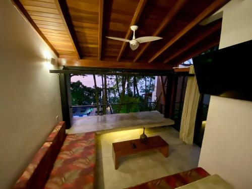 an overhead view of a living room with a ceiling fan at Casas do Mar in Ilhabela