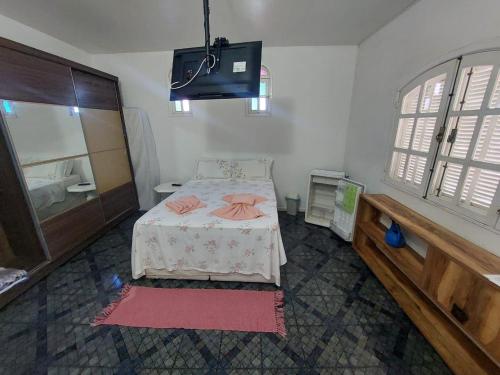 Ένα ή περισσότερα κρεβάτια σε δωμάτιο στο Ótima Suíte próximo a Praia dos Anjos