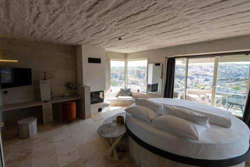 Ένα ή περισσότερα κρεβάτια σε δωμάτιο στο Be Still Alexa Smart Luxury Escape Adults Only
