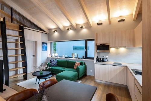 Eliška Apartment - Modern Loft Apartment on Ski Slope