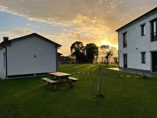 Východ nebo západ slunce při pohledu z apartmánu nebo okolí