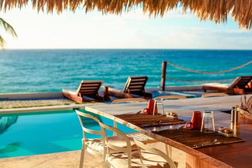 Бассейн в Casa del Mar Lodge Barahona или поблизости