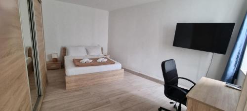 a small room with a bed and a desk with a chair at Elegant Apartments with Open Views in Xagħra