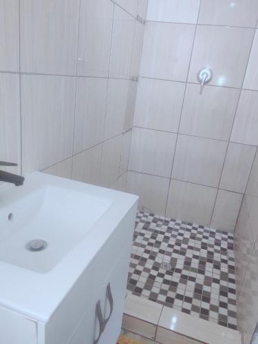 Ένα μπάνιο στο Choosers Express Hotel Room 6