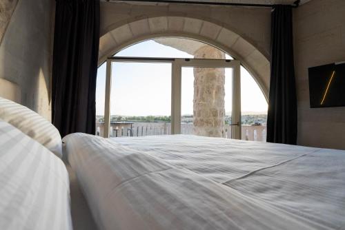Ένα ή περισσότερα κρεβάτια σε δωμάτιο στο Be Still Alexa Smart Luxury Escape Adults Only