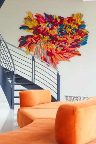 a large colorful flower mural on the wall in a room at Alto del Sol Latorre Mejillones in Mejillones