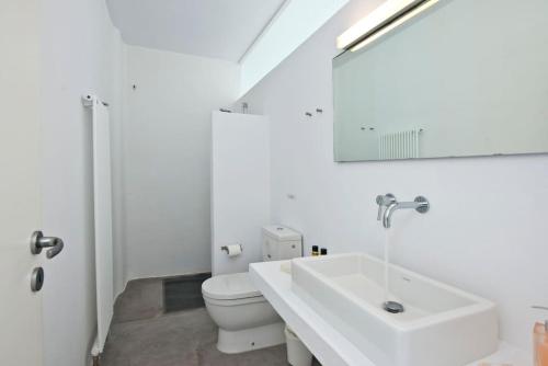 Gambar di galeri bagi Luxury villa-The Edge di Sarakíniko