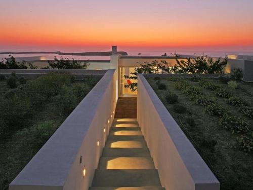 Gambar di galeri bagi Luxury villa-The Edge di Sarakíniko