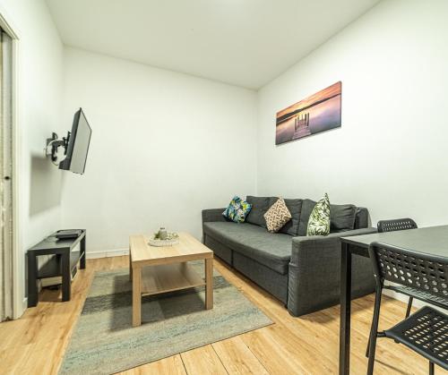 New flat , modern , wifi, 10min sol, 5 Reina Sofia