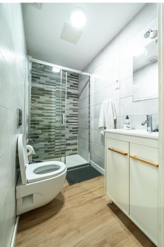 New flat , modern , wifi, 10min sol, 5 Reina Sofia