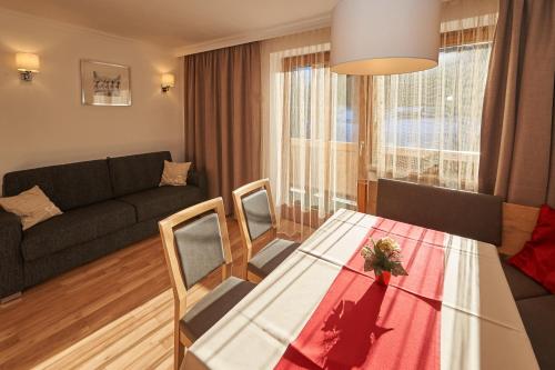 Ruang duduk di Apartments Neue Post