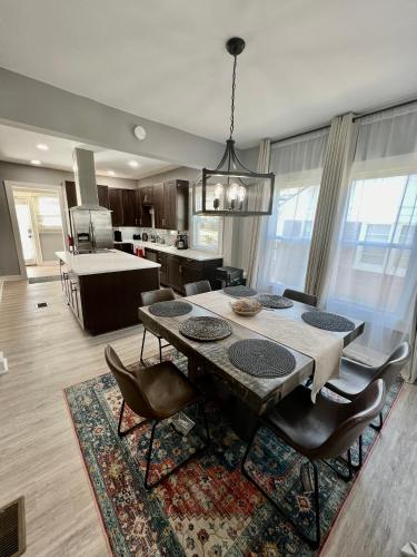 a kitchen and dining room with a table and chairs at Charming 2BR 2BA 10 min DT Airport by LSP Homes in Atlanta