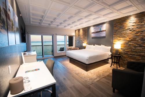 Katil atau katil-katil dalam bilik di Terrace Bay Hotel - Lakefront