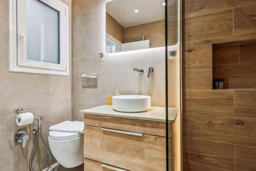 Three-Bedroom Elegant City Living