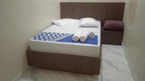 Een bed of bedden in een kamer bij Hotel Maracanã