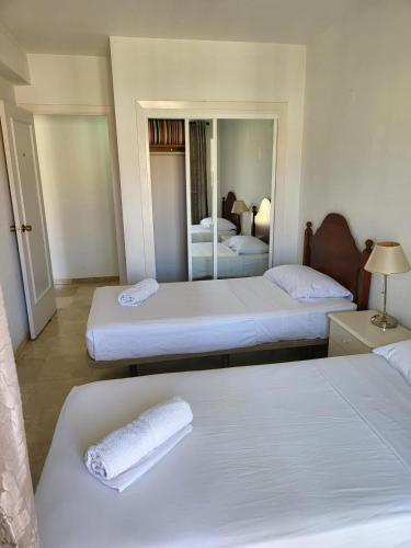 En eller flere senge i et værelse på Diamond Room Centre Fuengirola 2