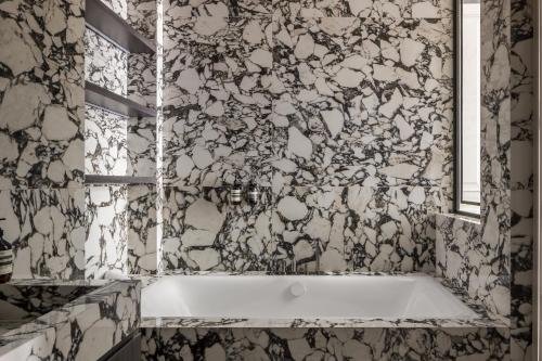 Koupelna v ubytování HIGHSTAY - Luxury Serviced Apartments - Louvre