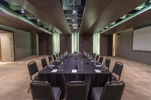 a conference room with a long table and chairs at Crowne Plaza Asunción by IHG in Asuncion