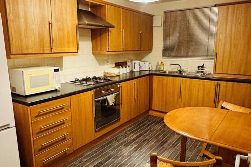 Gallery image of Apartment-2BR-Parking-Walk to Town-Near Beach-WiFi in Kirkcaldy