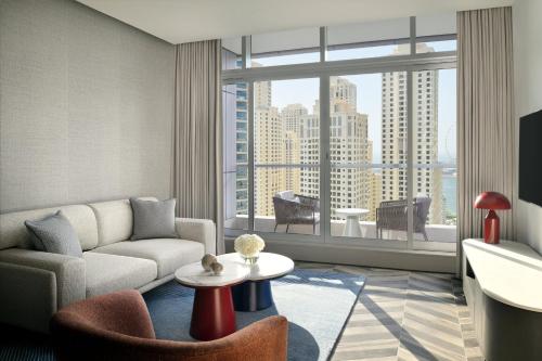 Гостиная зона в InterContinental Dubai Marina by IHG