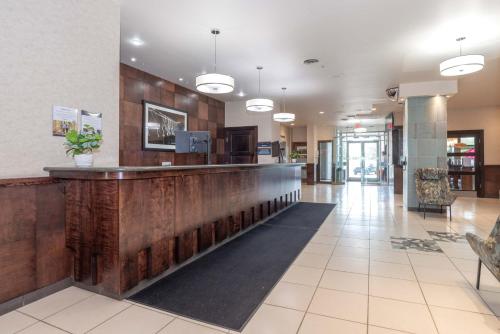 Vstupní hala nebo recepce v ubytování Sandman Hotel Lethbridge