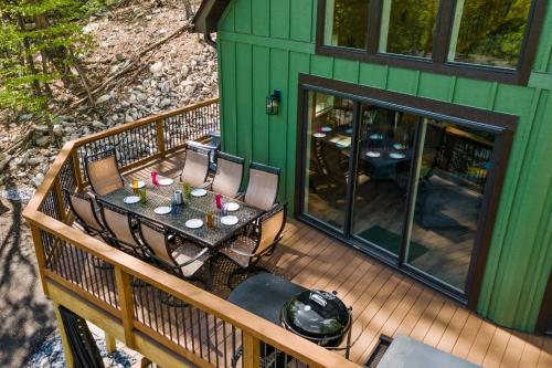 Μπαλκόνι ή βεράντα στο Mtn Views - Hot Tub - Nature - Escape - Serenity