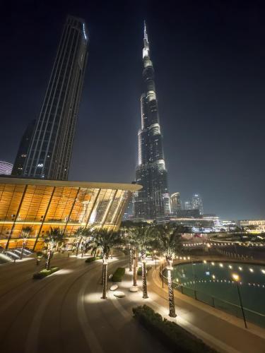 Fotografie z fotogalerie ubytování Grandeur 2 Bedroom Apartments I Burj Khalifa & Fountain Views I Free Parking, Gym, Pool, Wi-Fi & PS5 I by Skyline Serenity v Dubaji