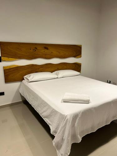 Ένα ή περισσότερα κρεβάτια σε δωμάτιο στο Clandestino - Hotel Boutique