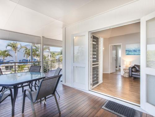 a dining room with a table and chairs at Hastings Cove Holiday Apartments in Hastings Point