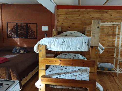 a bedroom with a bunk bed in a log cabin at Refugio Mendoza in Godoy Cruz