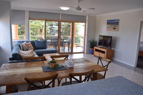 Μια τηλεόραση ή/και κέντρο ψυχαγωγίας στο Astor Apartment 2 - Bring your own linen
