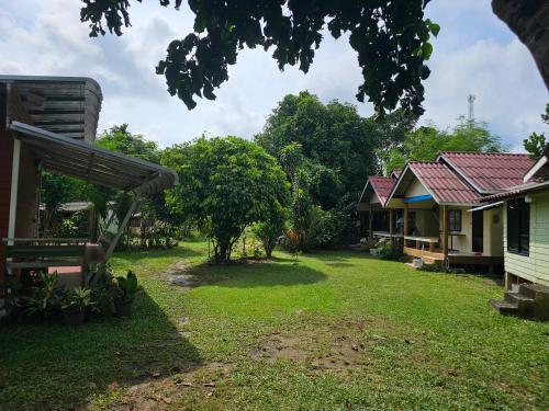 Zahrada ubytování Baan Nok Koh Chang